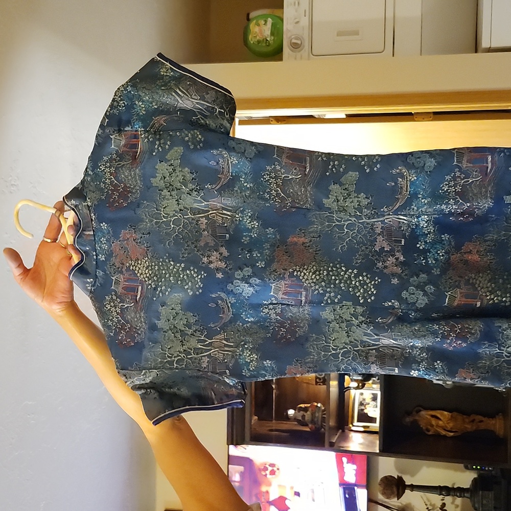 Chinese dress - Picture 3 of 6